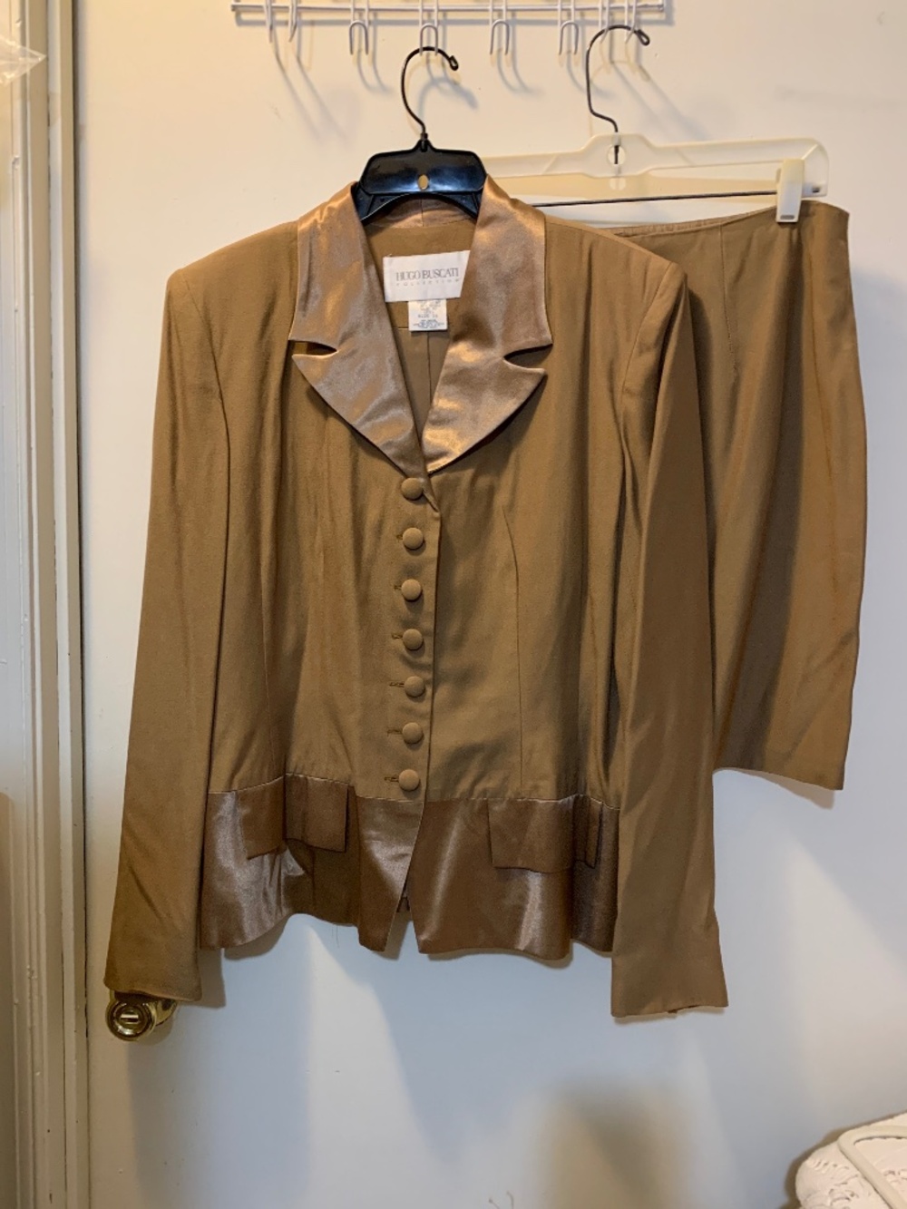 Vintage Hugo Buscati Tan/Gold Skirt Suit - Blazer w Satin Lapels, Trim - Size 16